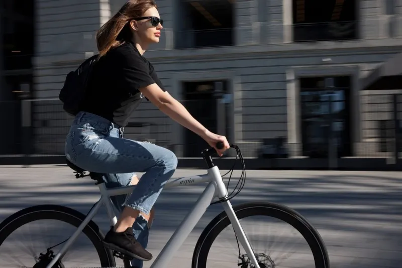 Jak wybrać idealną koszulkę rowerową damska?